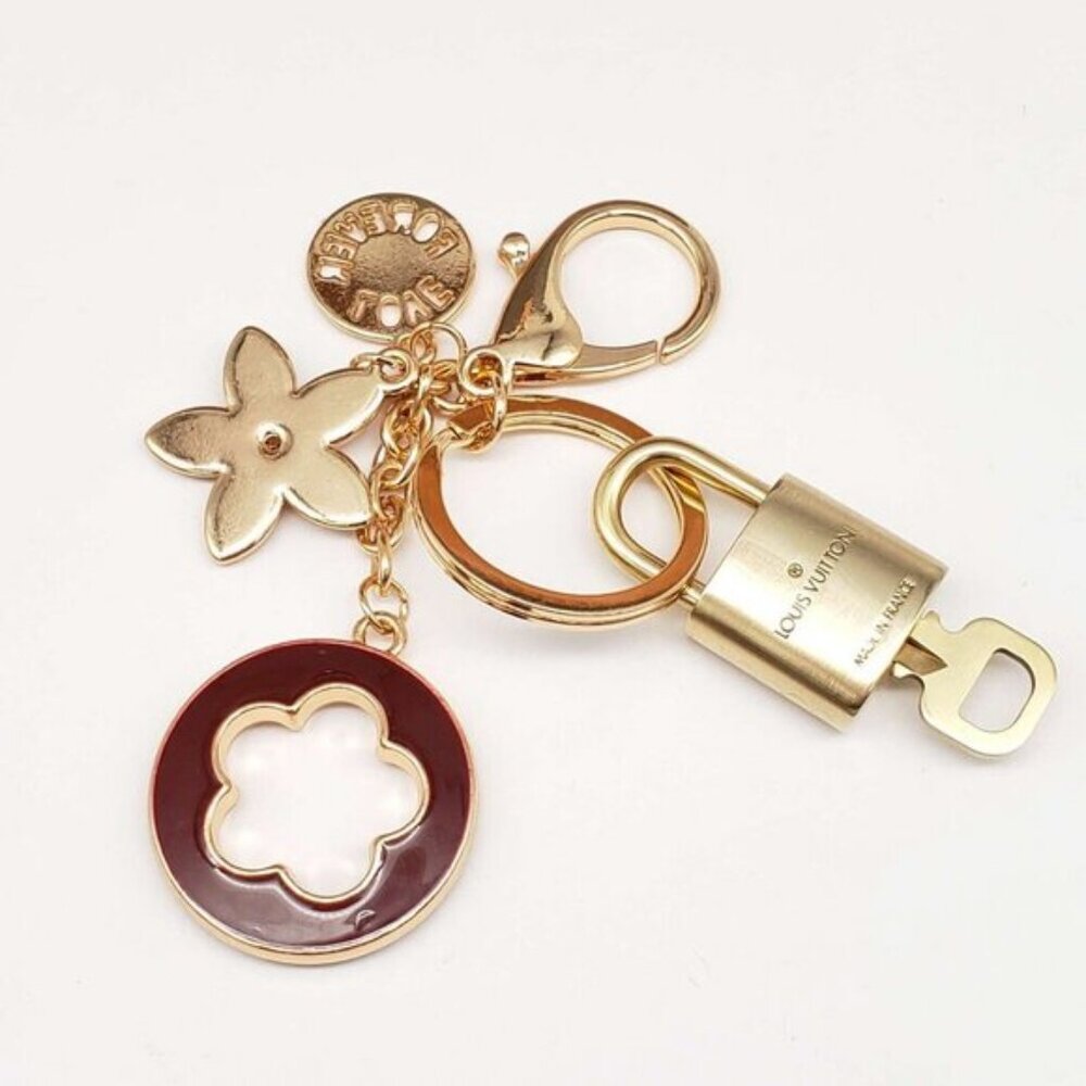 Louis Vuitton Authentic Gold Lock 🔒 Unbranded Flower Keychain Charm for Bags - Picture 4 of 8